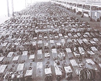 Hangar at Willow Run fitted with 1,3000 beds for US Pilots